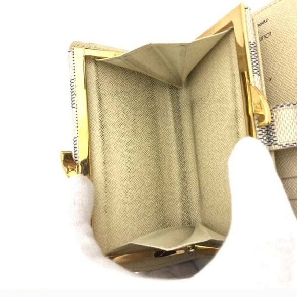 Authentic Louis Vuitton Damier Kisslock/Bifold Wallet, Cream and Grey - Picture 7 of 8